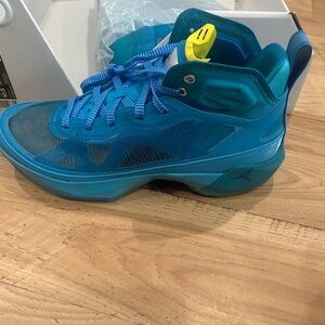 Nike Air Jordon Zion 4 size 9